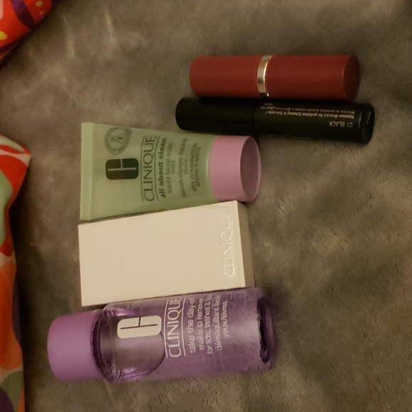 CLINIQUE BUNDLE - Picture 3 of 9
